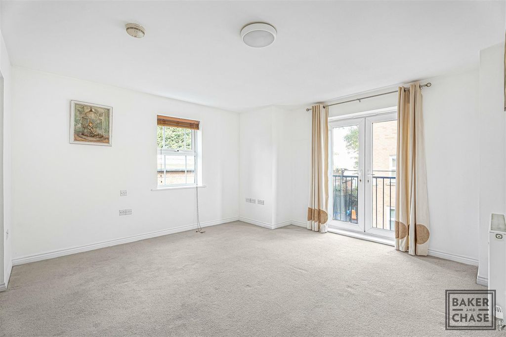 Property photo 2 of 15 Lounge