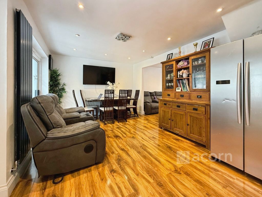 Property photo 3 of 13 3B423Da5--4841-93...