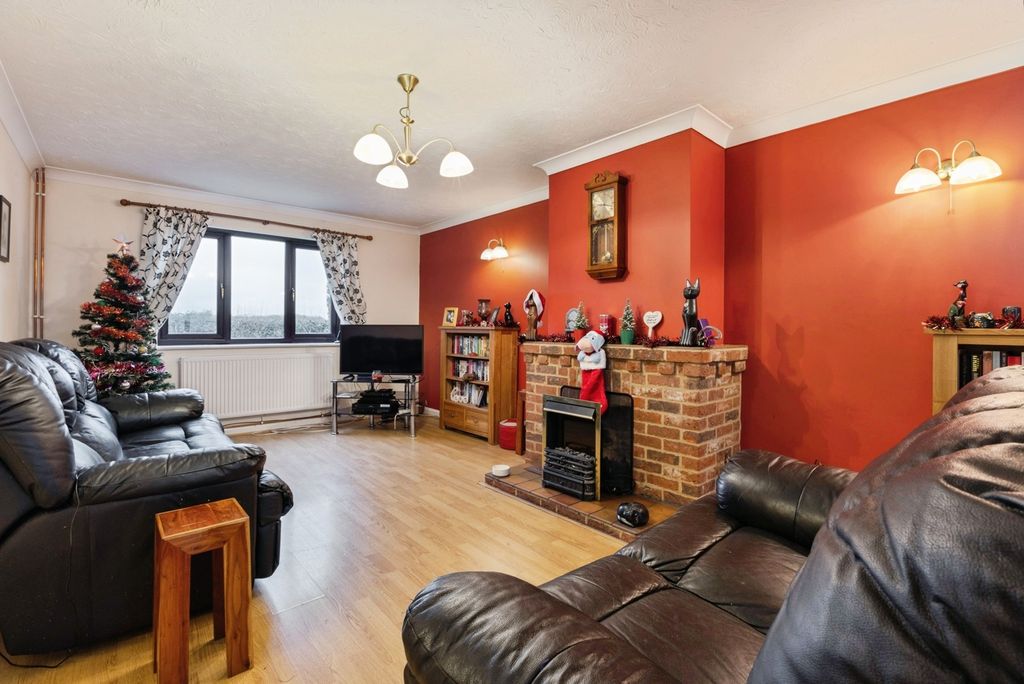 Property photo 3 of 18 Living Room