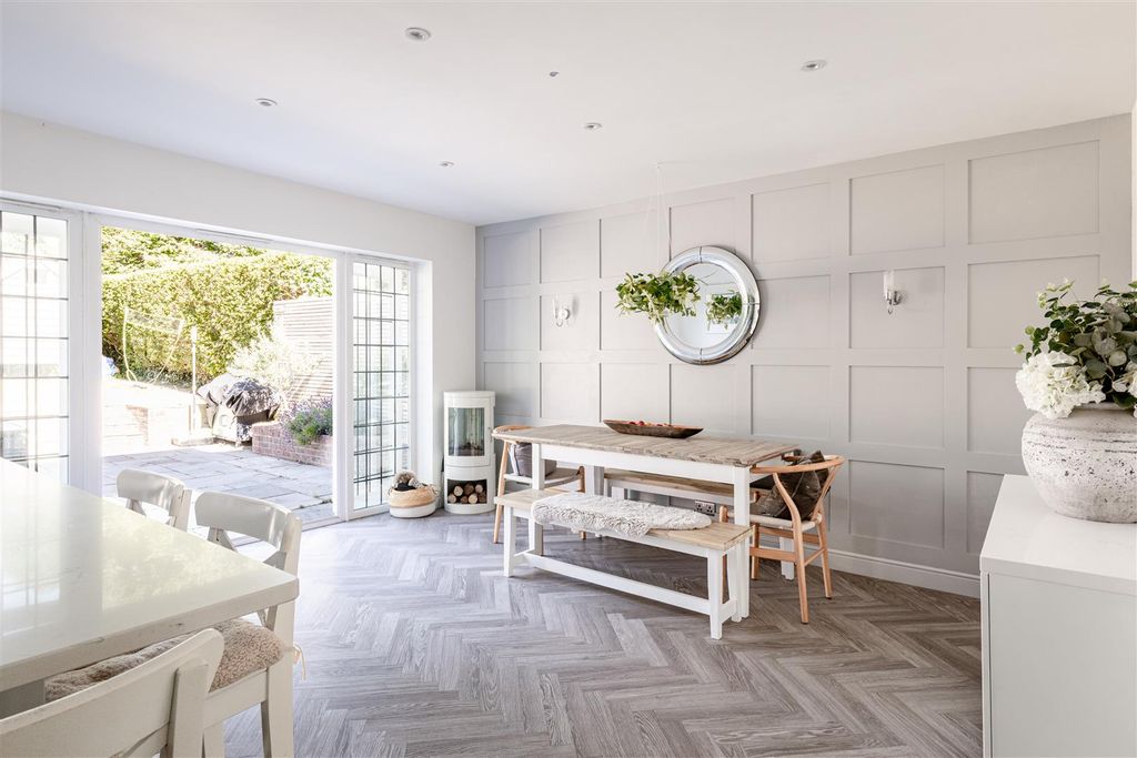 Property photo 3 of 23 Highgate-4.Jpg