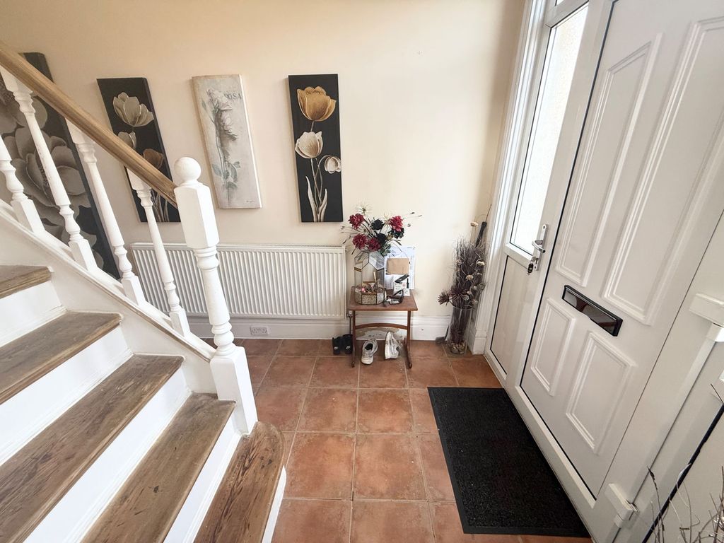 Property photo 2 of 25