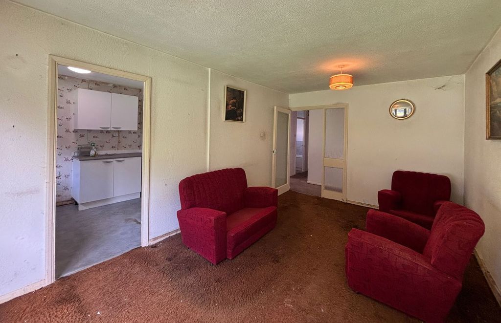 Property photo 3 of 8