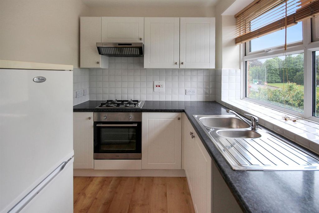 Property photo 3 of 9 Kitchen