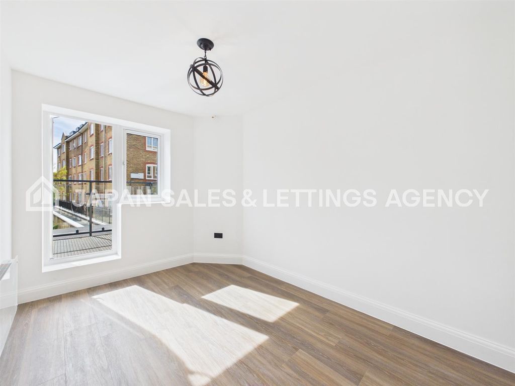 Property photo 3 of 4 Cam04401G0-Pr0129-Still004.Jpg