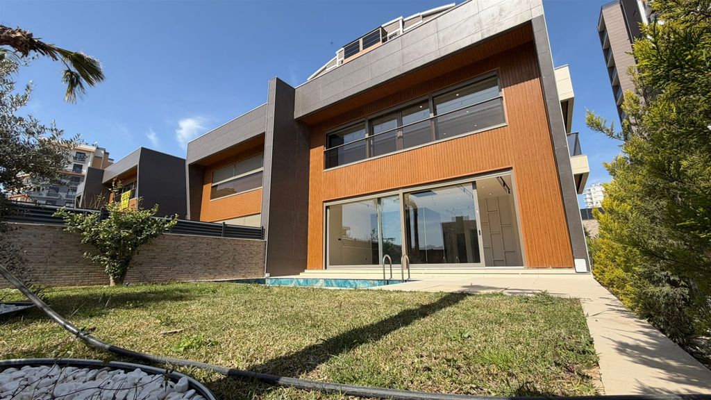 Property photo 2 of 21 Alluring Antalya Villa For Sale With A Private Pool - Private Garden And Swimming Pool