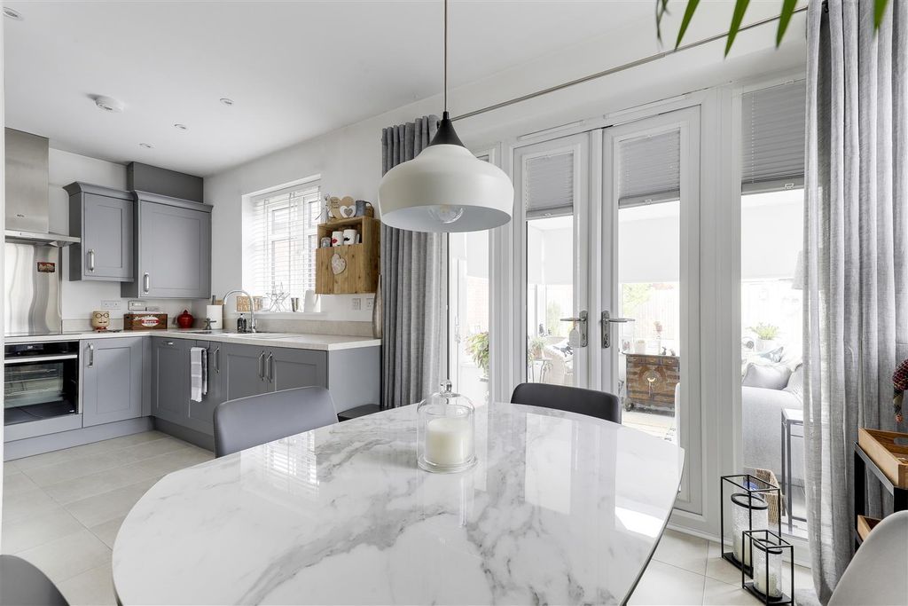 Property photo 3 of 24 5740.Jpg