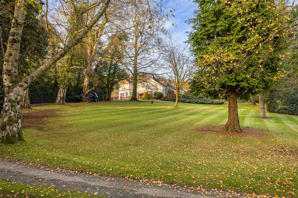 Property photo 3 of 16 Driveway