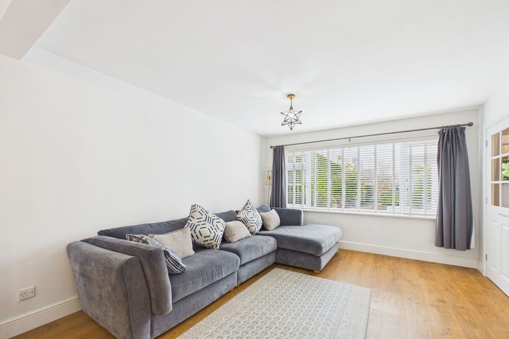 Property photo 3 of 27