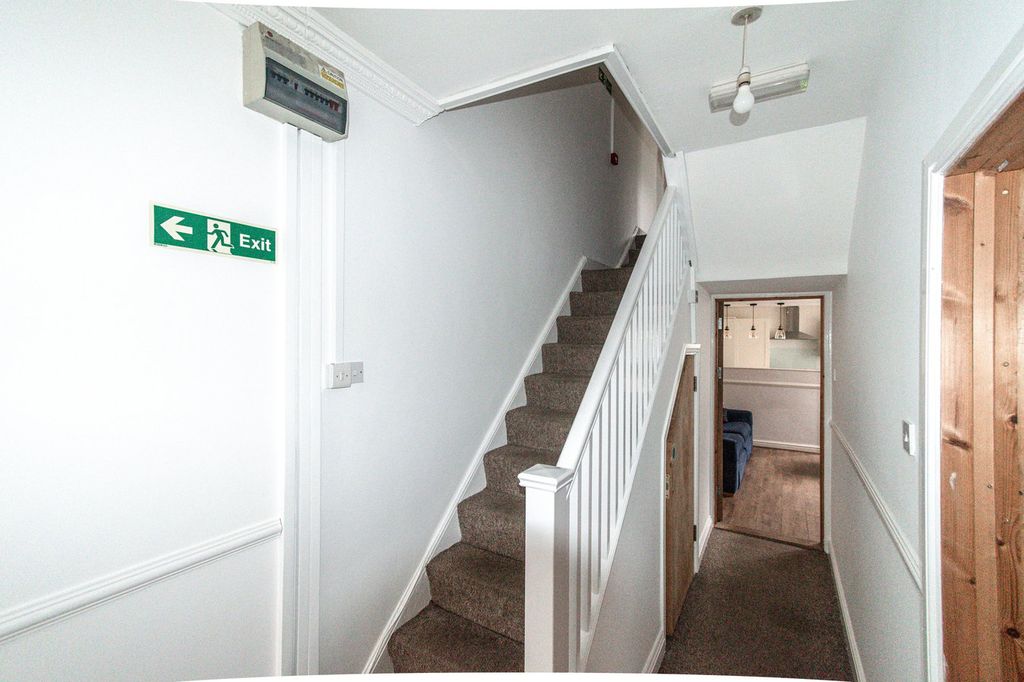 Property photo 3 of 27