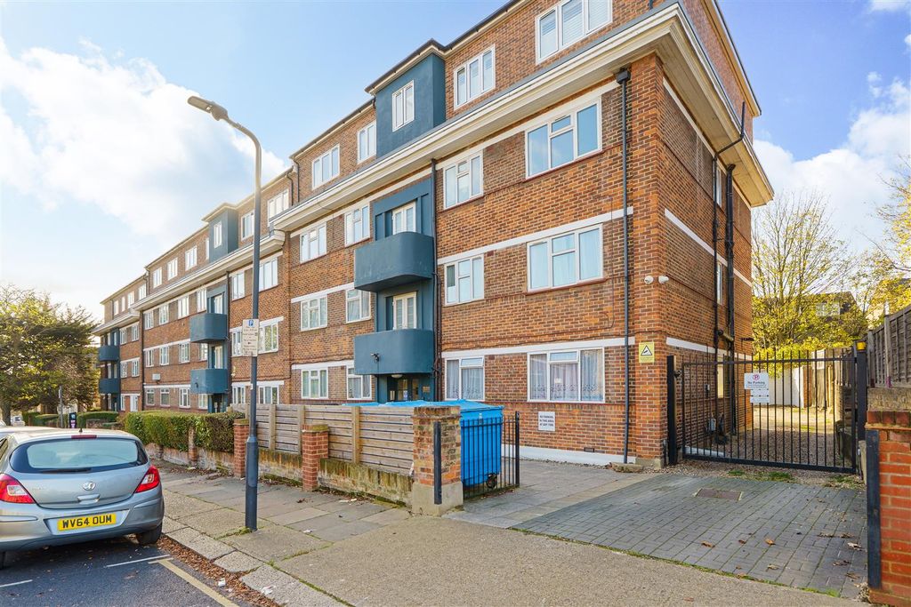 Property photo 3 of 10 The Elms10.Jpg