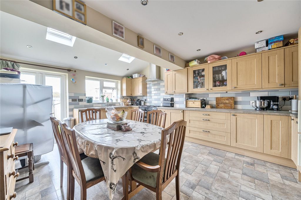 Property photo 2 of 17 Picture No. 35