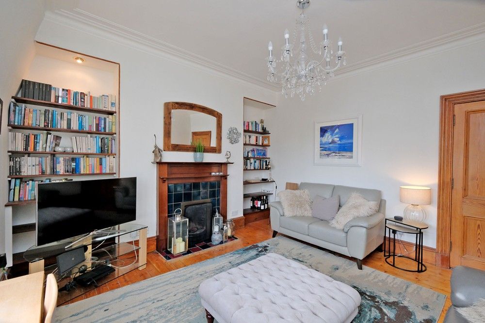 Property photo 2 of 12 Lounge