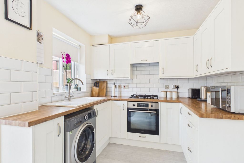 Property photo 2 of 15 Kitchen