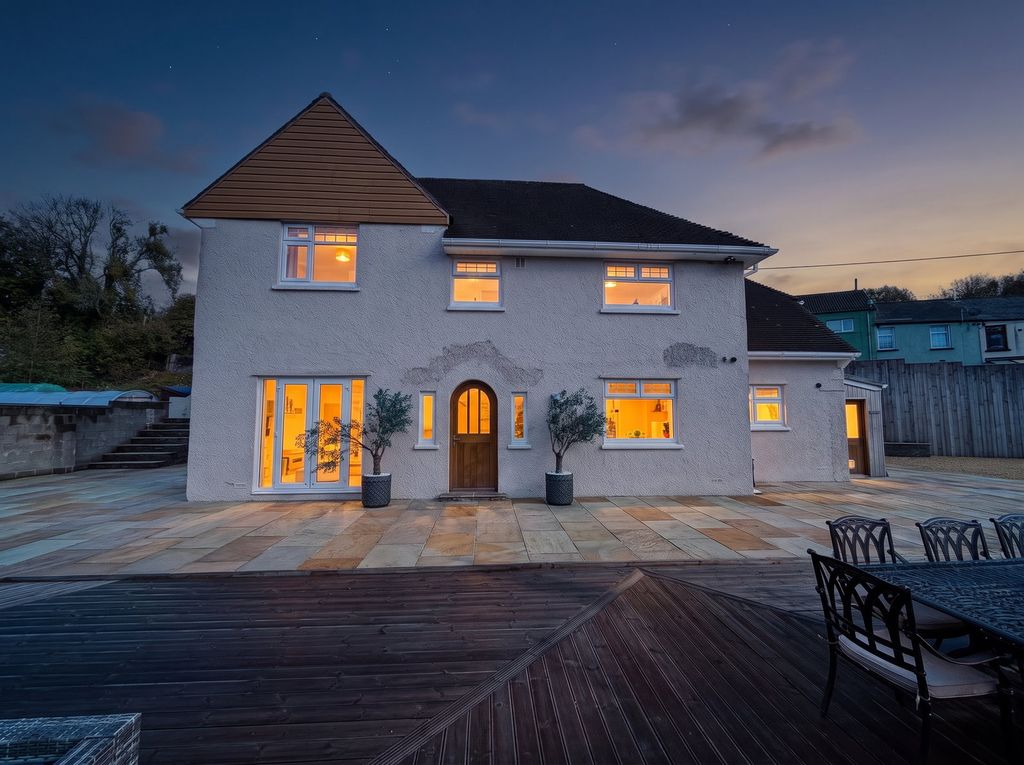 Property photo 1 of 91