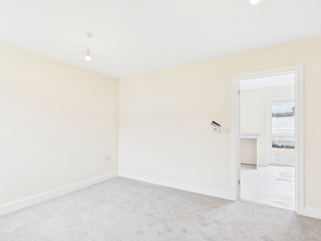 Property photo 2 of 8 Cam01721G0-Pr0083-Still003