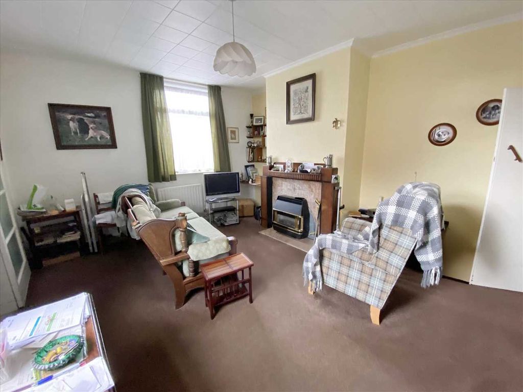 Property photo 2 of 8 Lounge: