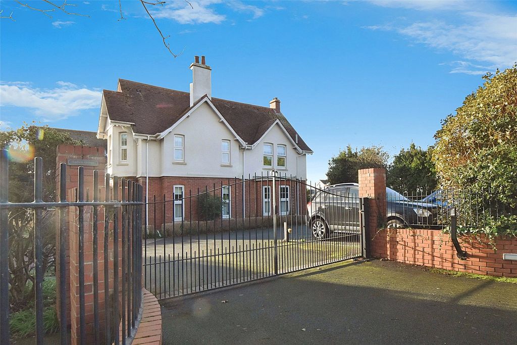 Property photo 1 of 13 Entrance