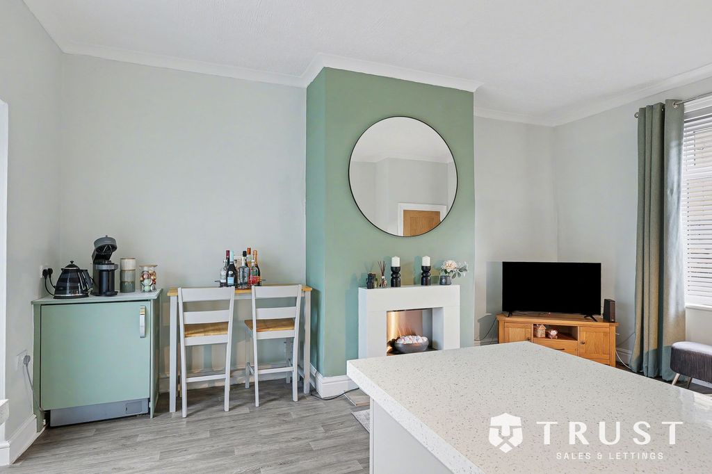 Property photo 3 of 25