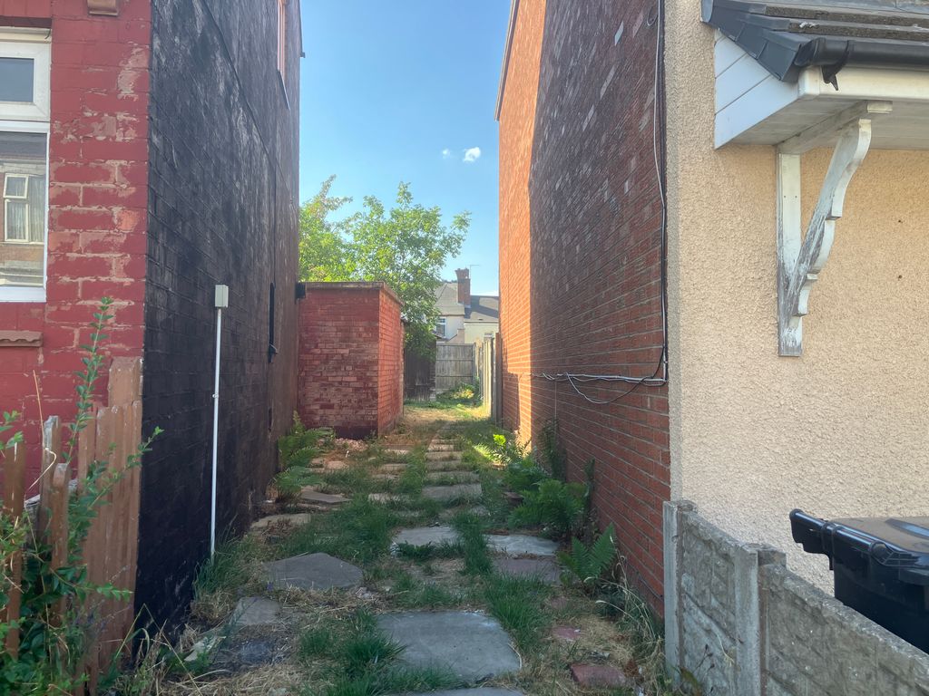 Property photo 2 of 20
