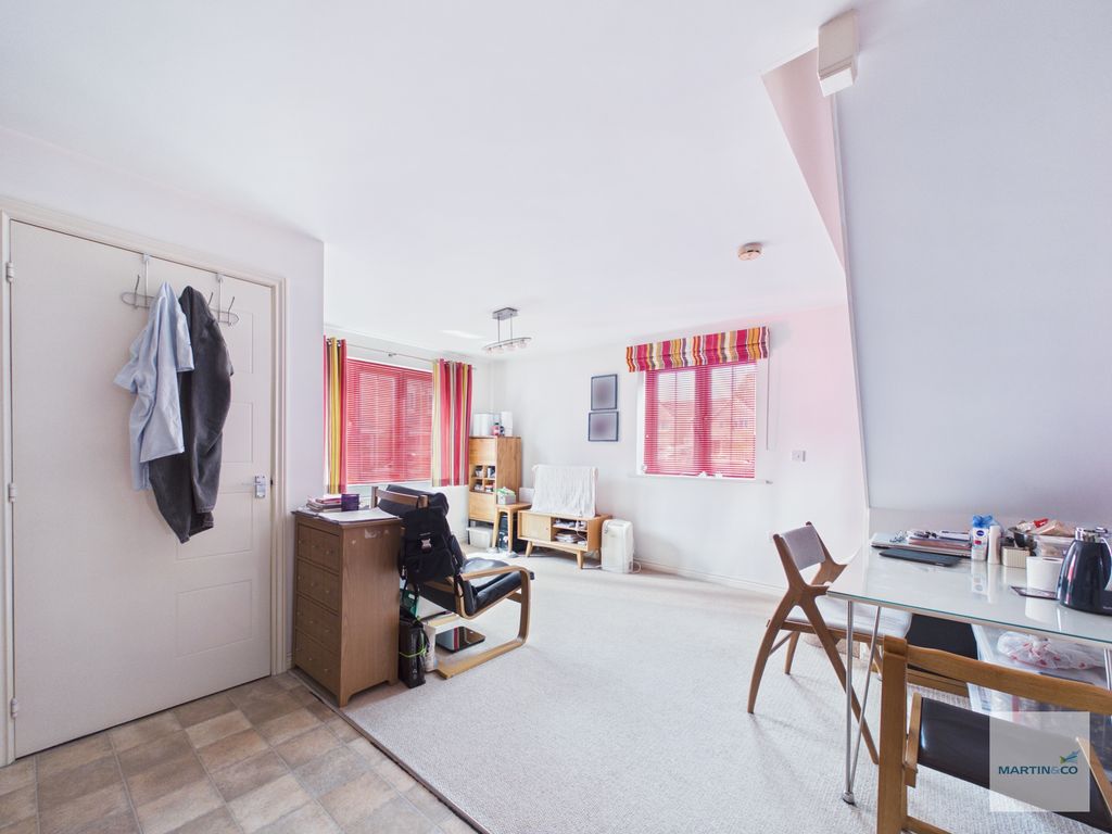 Property photo 3 of 14 Cam03394G0-Pr0495-Still004