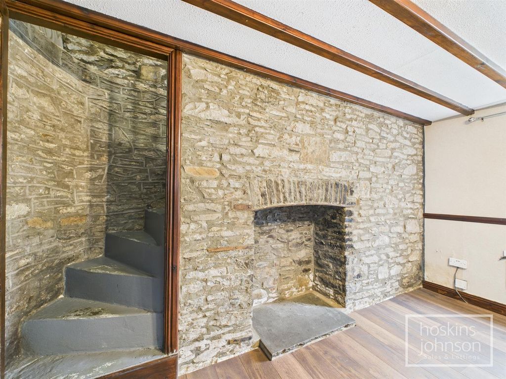 Property photo 3 of 19 Living Room