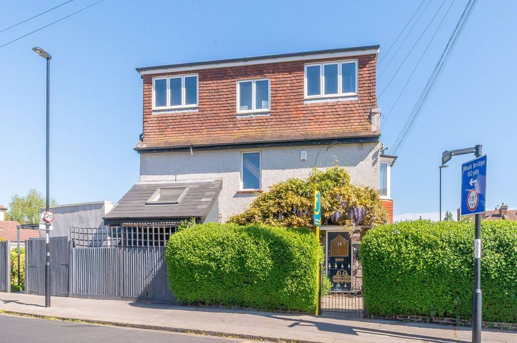 Property photo 2 of 30