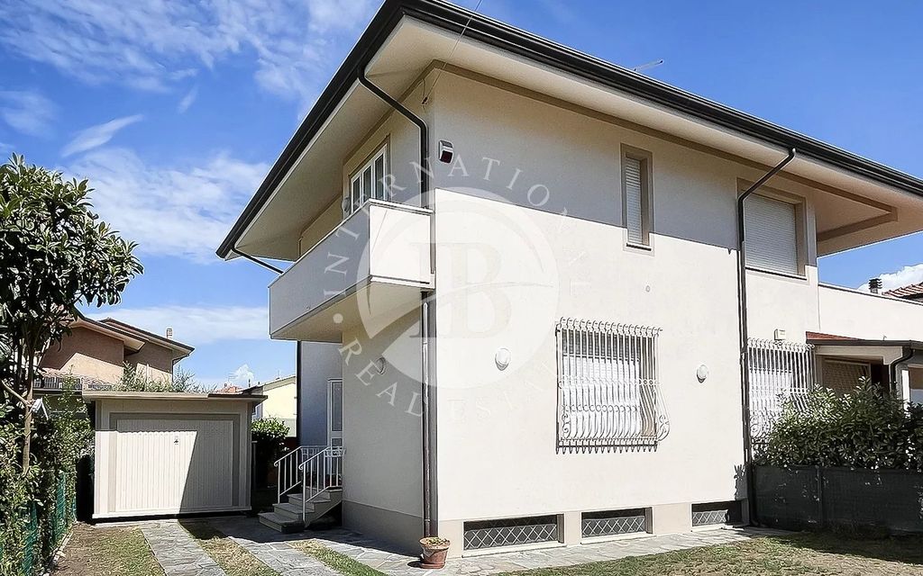 Property photo 2 of 8