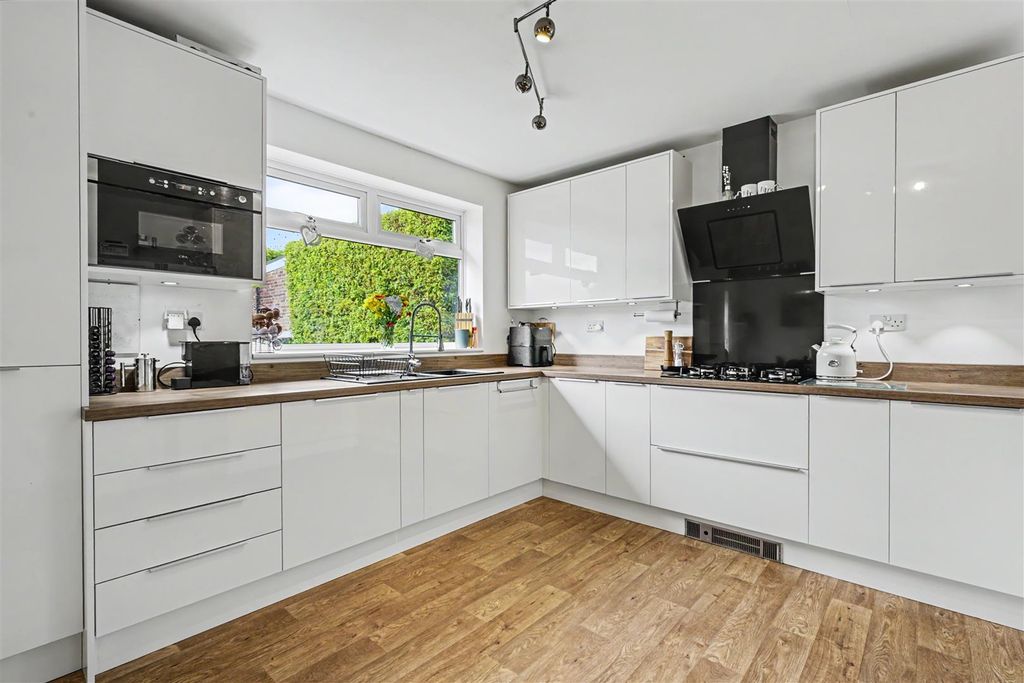 Property photo 3 of 29 Dining Kitchen