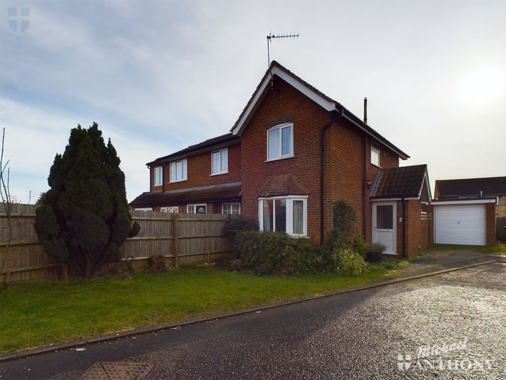 Property photo 1 of 11 Cam03218G0-Pr0517-Still002