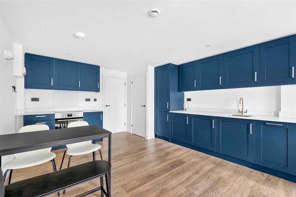 Property photo 2 of 17 Kitchen/Reception