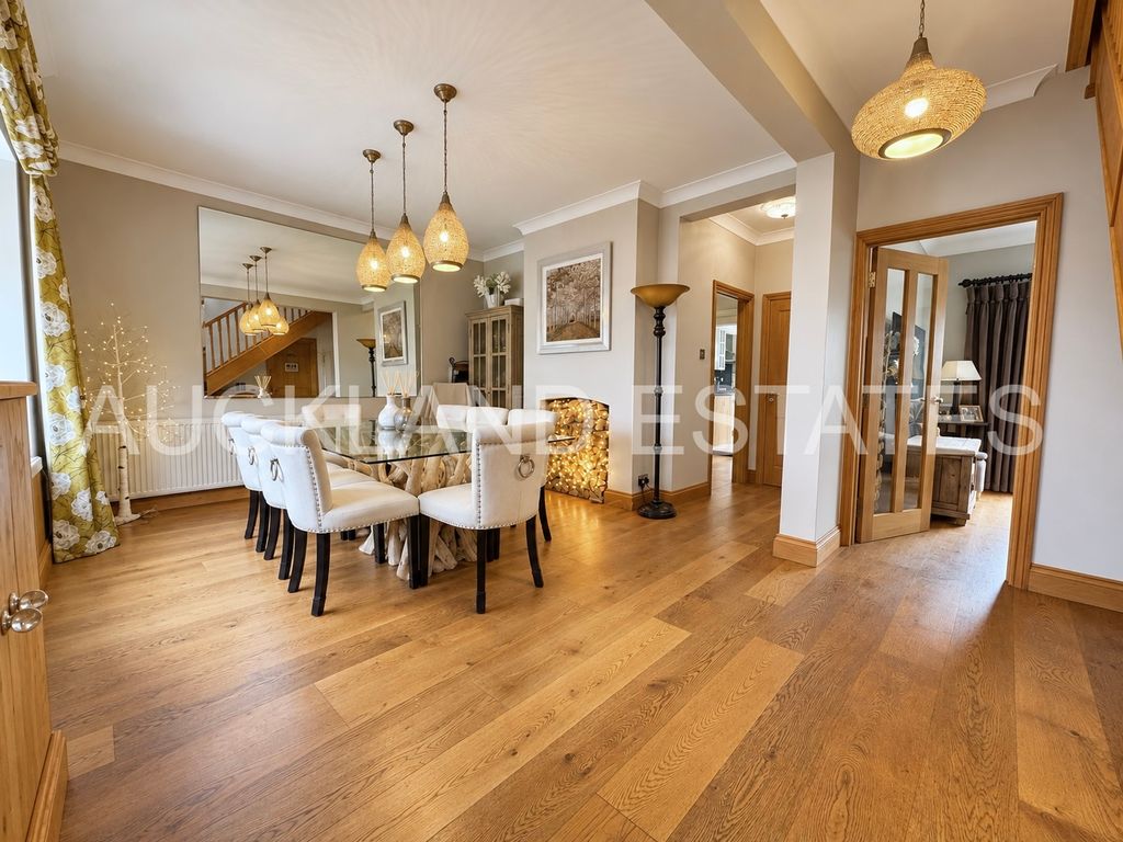 Property photo 2 of 37 Image00020