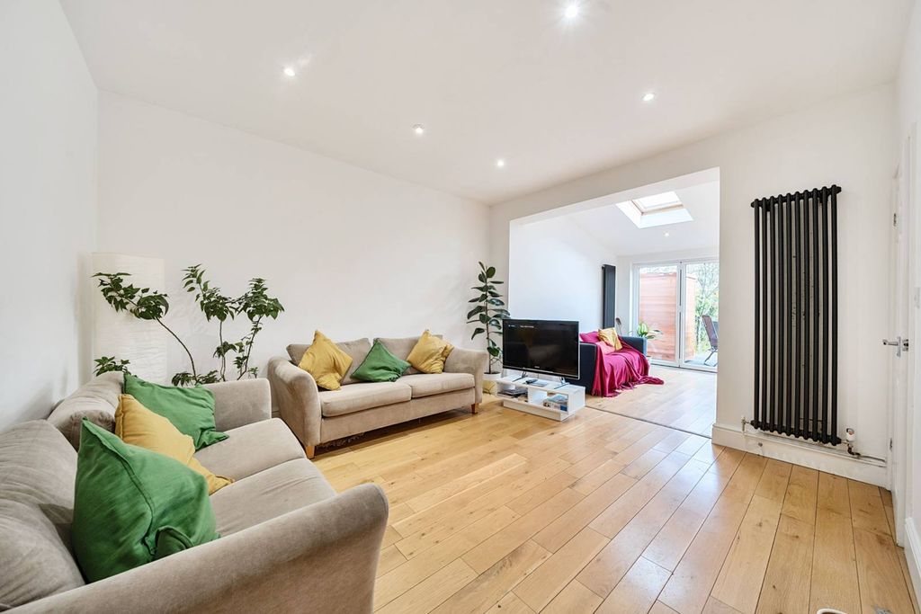 Property photo 2 of 18