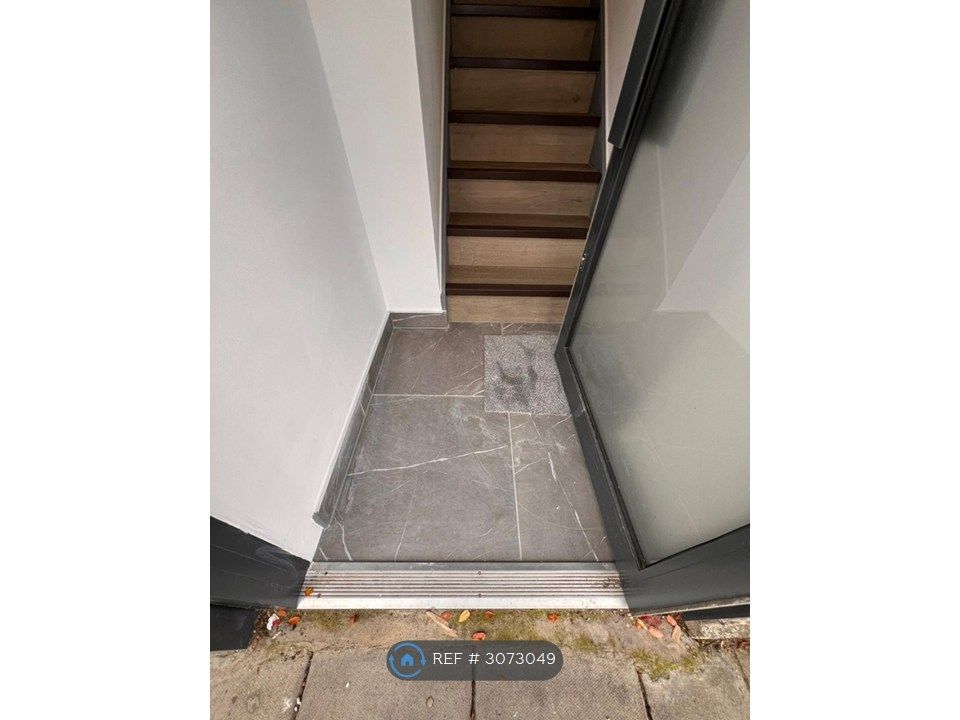 Property photo 3 of 10 Entrance