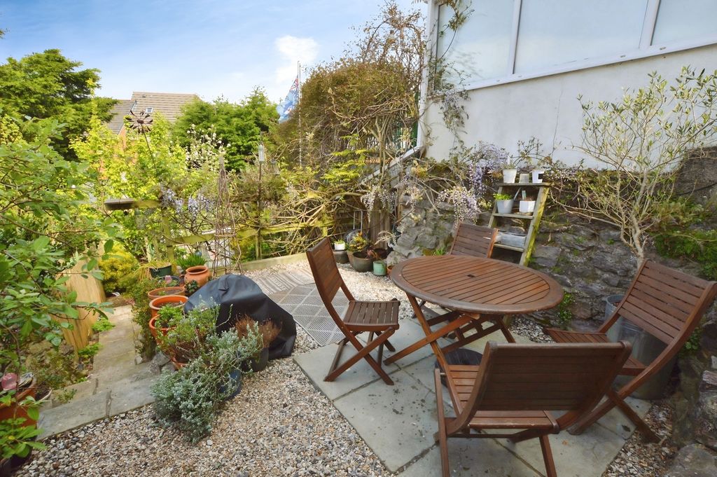 Property photo 3 of 15 3 - Garden