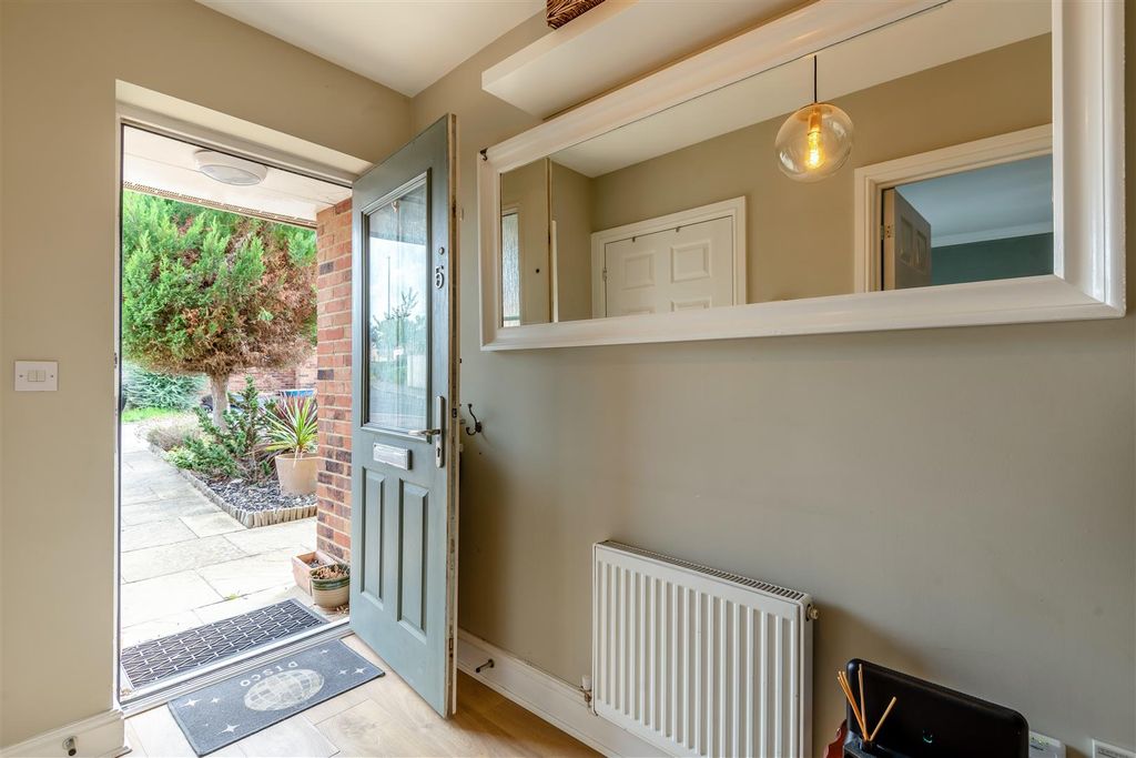 Property photo 2 of 23 8705182-Interior12.Jpg