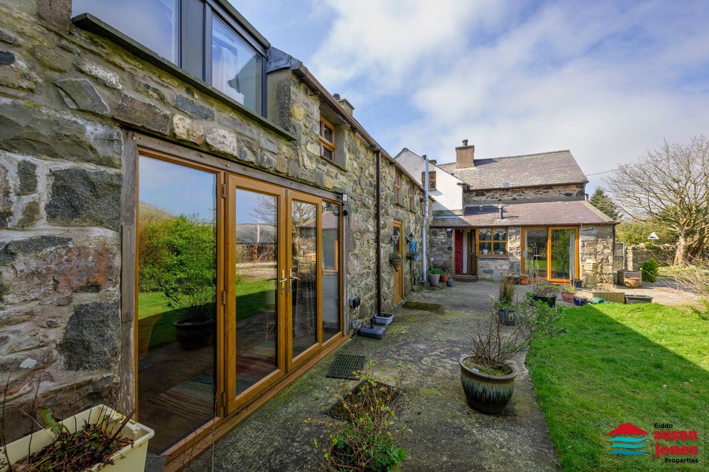 Property photo 2 of 31
