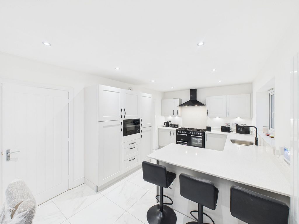 Property photo 3 of 15 Dining Kitchen