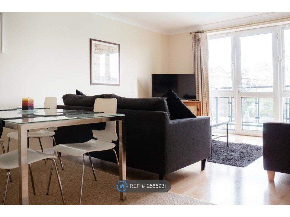 Property photo 3 of 11 Spacious Living Area