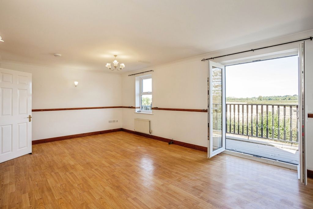 Property photo 3 of 17 Living Room