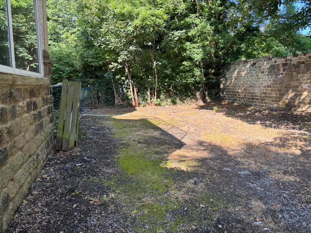 Property photo 2 of 3