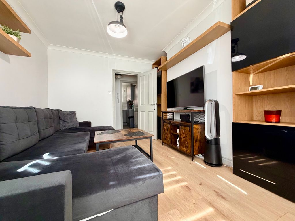 Property photo 2 of 9