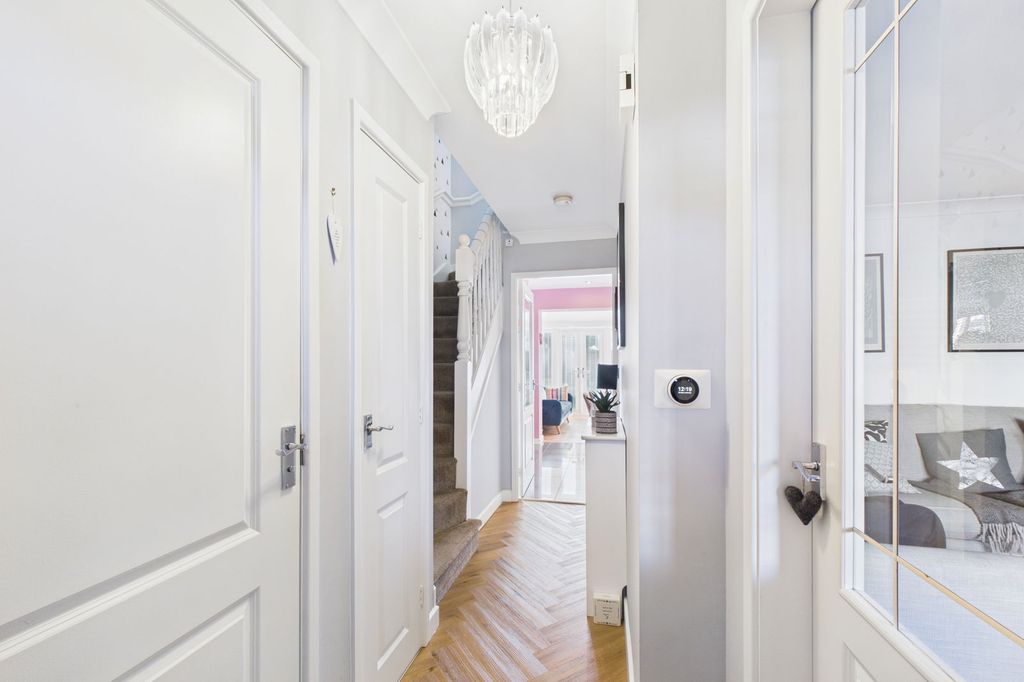 Property photo 3 of 34