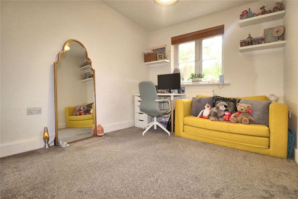 Additional image 7 of 2 bed flat for saleWoking GU21