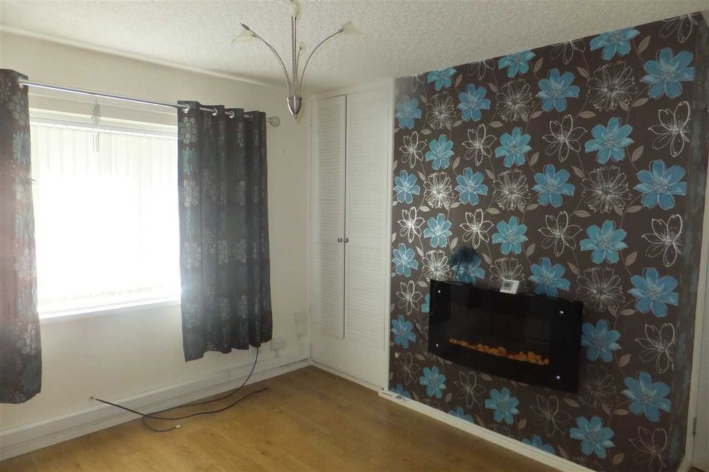 Property photo 3 of 9 Lounge