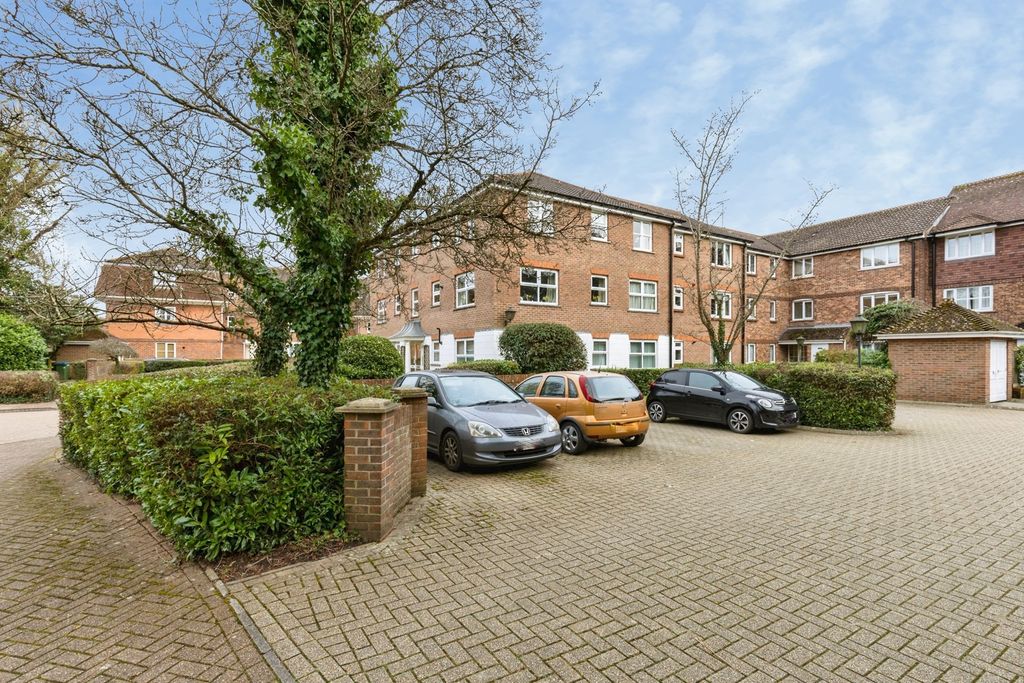 Additional image 16 of 2 bed flat for saleGreenacres, North Parade, Horsham, West Sussex RH12