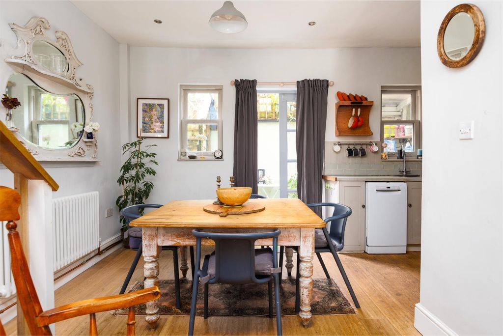 Property photo 3 of 18 47 Ambra Vale East_Darker-18.Jpg