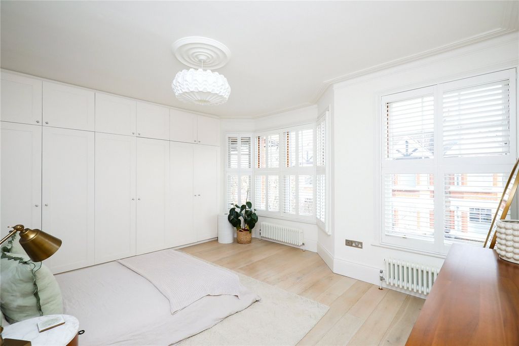 Property photo 3 of 13 Bedroom