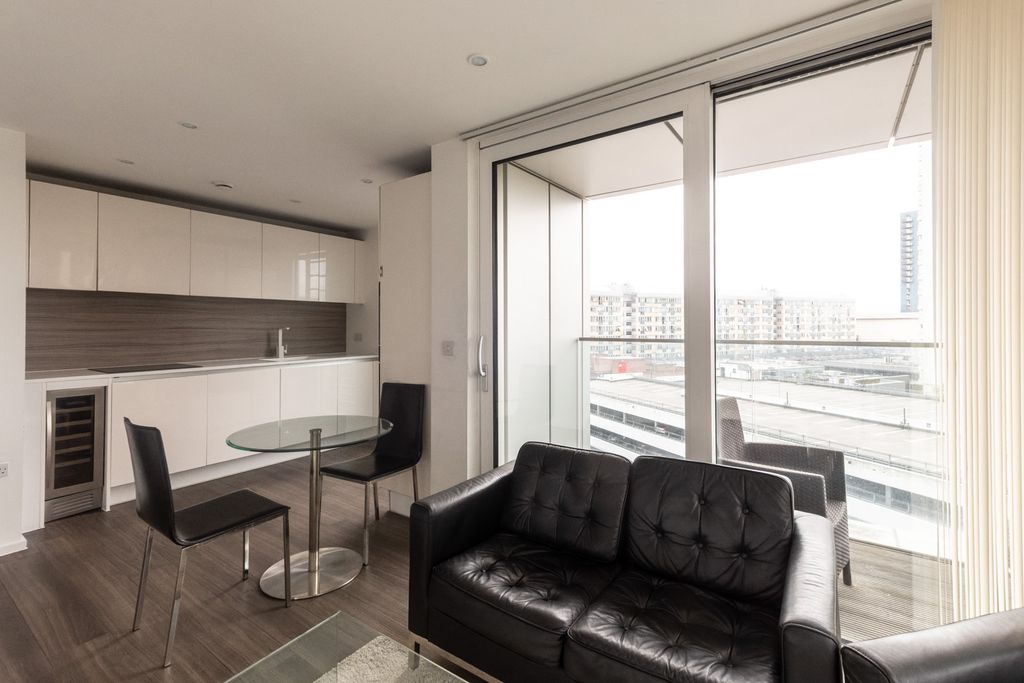 Property photo 3 of 8 Photo 7