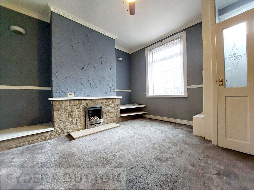 Property photo 2 of 14 Lounge