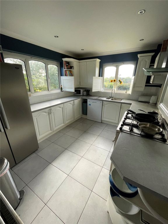 Property photo 2 of 23 Picture No. 12